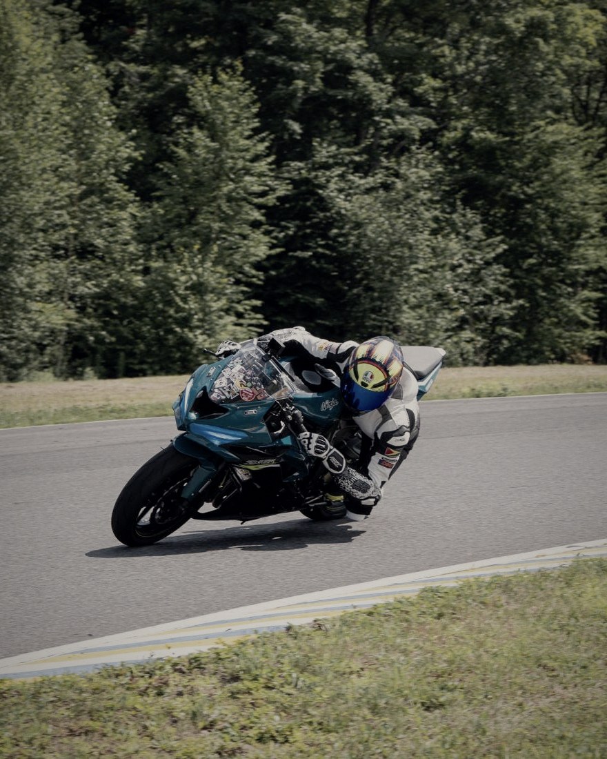 Blue Kawasaki ZX-6R leaned into a corner at NY Raceport